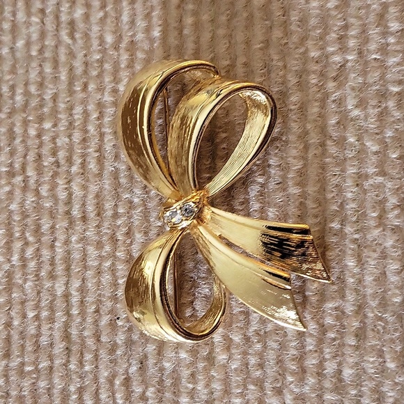 Avon Gold Toned with Rhinestone Bow Brooch - Picture 1 of 5